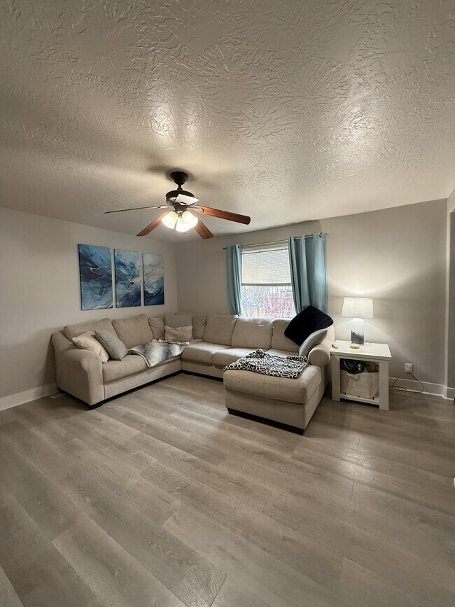 Photo - 443 NW Sandpiper Ave