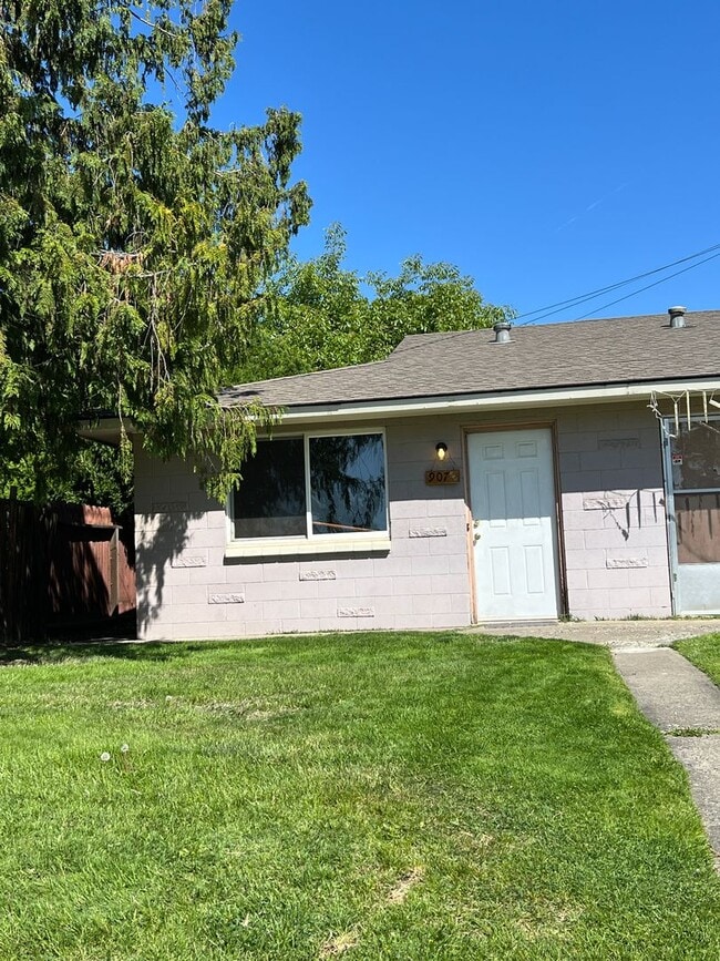 Building Photo - k907 Unit 2 Rental