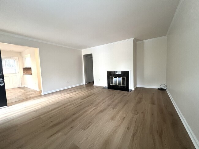 Photo - 1001 Clifton Ln Unit 7