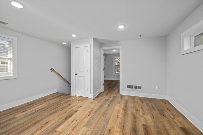 Photo - 610 4th St NW