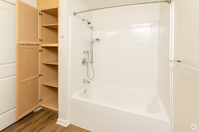 2BR, 1BA - 1,010 SF - Bathroom