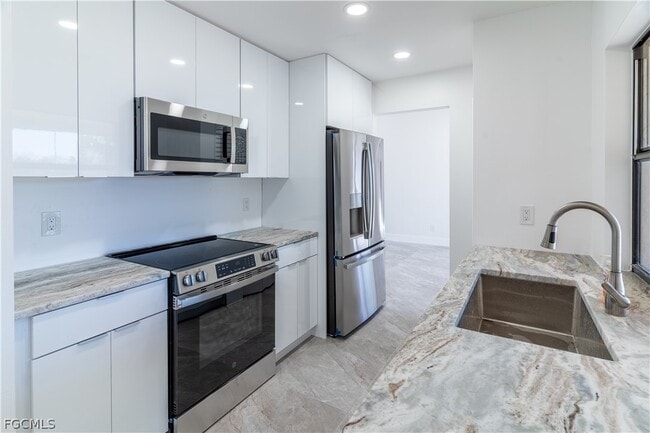 Photo - 720 Chavers St