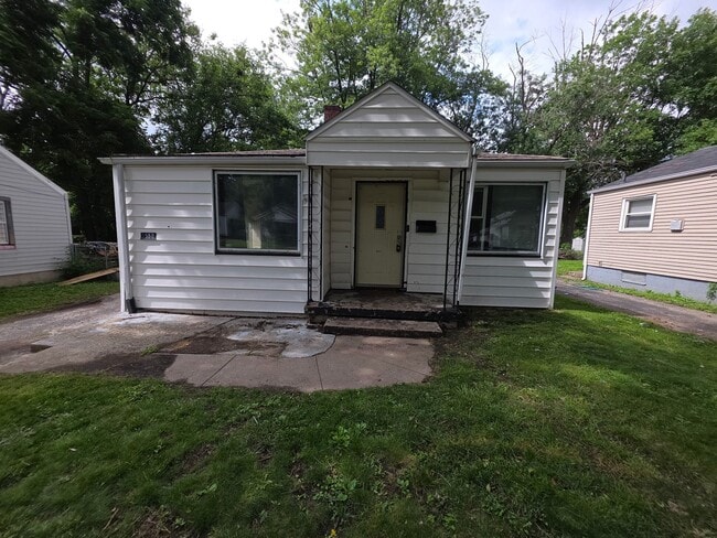 Photo - 2550 E Main St