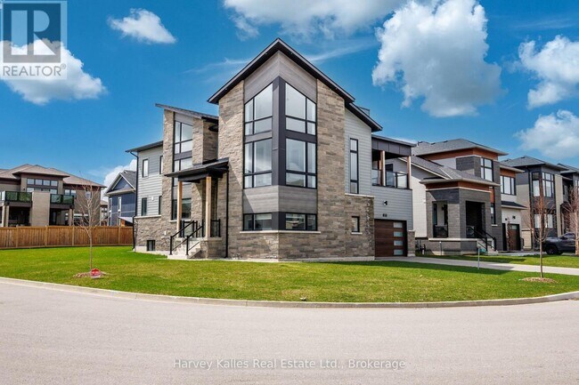 Photo - 157 Springside Cres