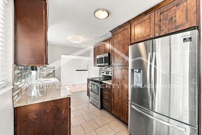 Photo - 3270 Newport St