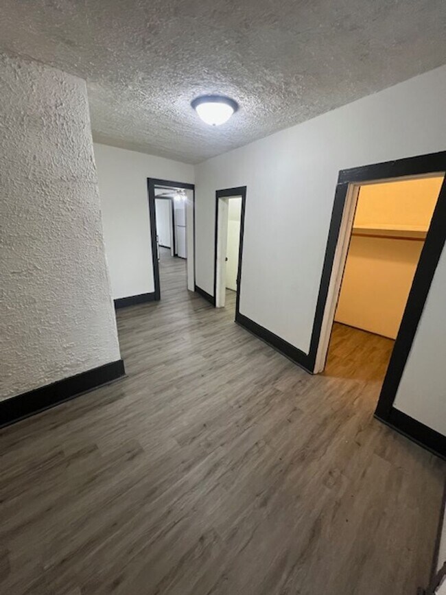 Photo - 111 N Polk St Unidad #3