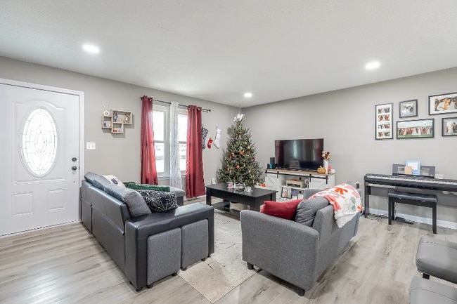 Photo - 1705 Milne St