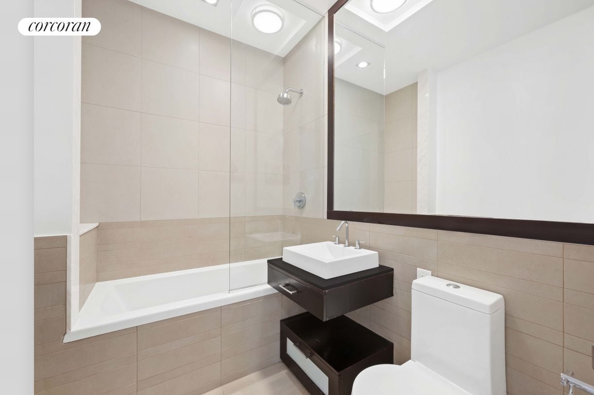 Photo - 11 E 36th St