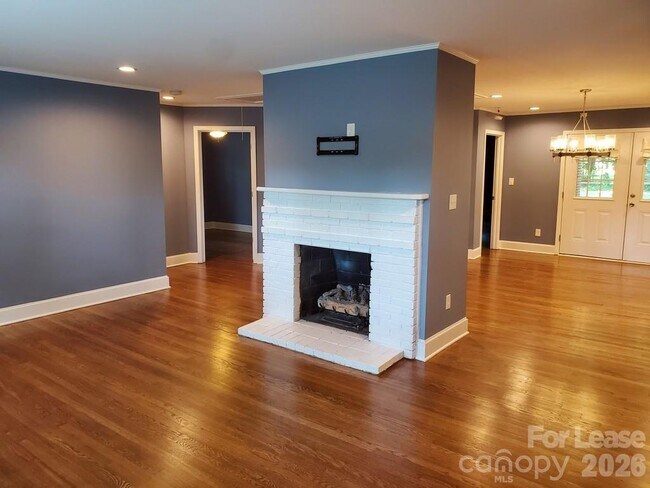 Photo - 4419 Castleton Rd