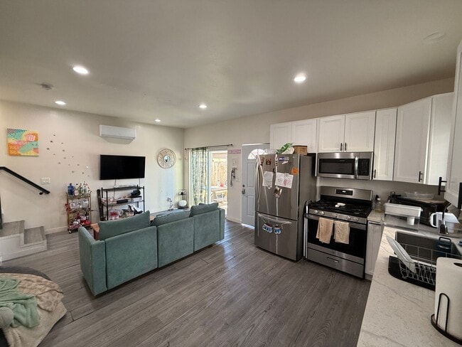 Photo - 4 Bed/2 Bath on Mary Lane!