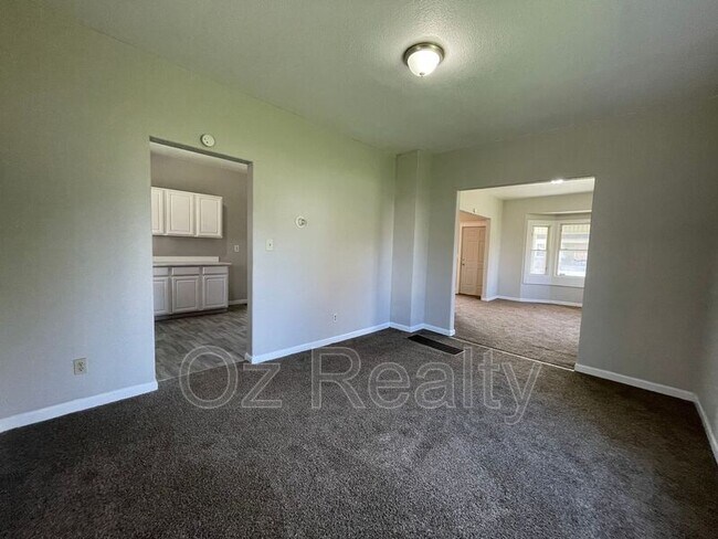 Photo - 640 Nesslewood Ave House