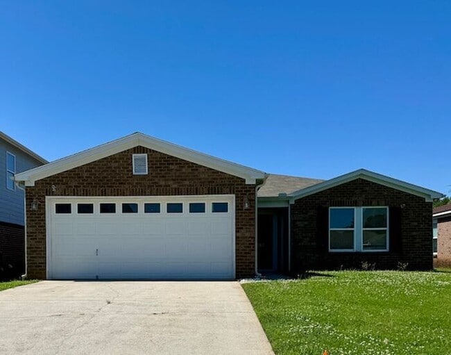 Building Photo - Fabulous home with FENCED YARD