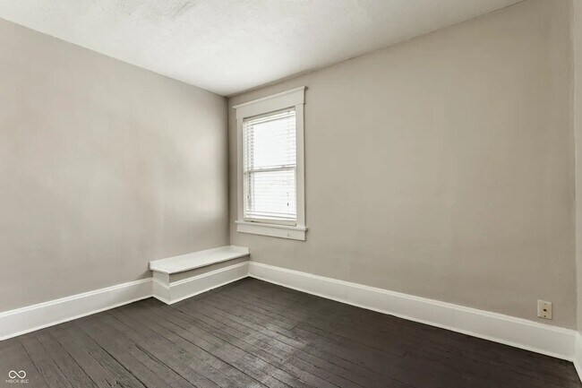 Photo - 1624 Yandes St