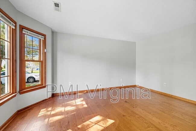 Photo - 932 Nugent Dr