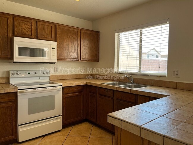 Photo - 10621 W Poinsettia Dr