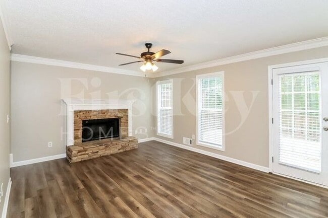 Photo - 800 Oxford Dr