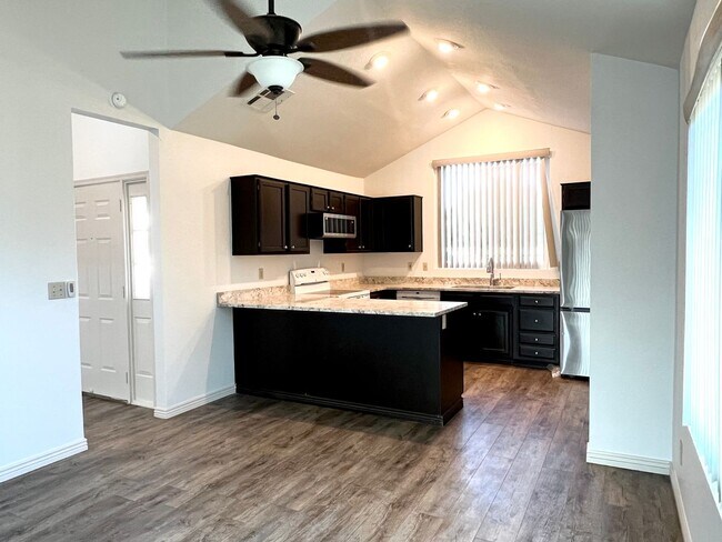 Photo - Spacious Updated 3 Bed/2 Bath in Excellent Peoria Location