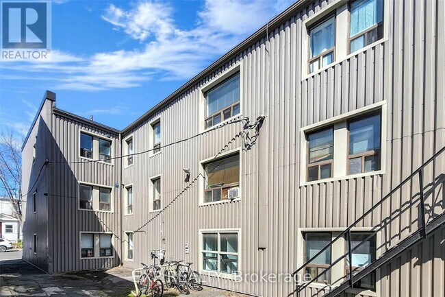 Photo - 575 Pape Ave