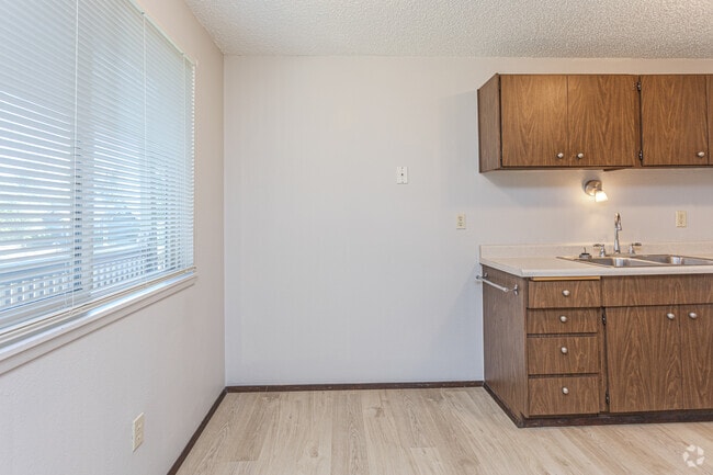 1BR, 1BA - 750SF - Dining Room