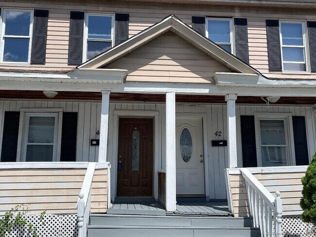 Building Photo - 42 Hartford Ave Rental