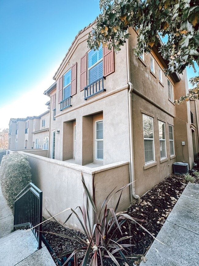 Townhouse in Livermore Available for Immed... - Townhouse in Livermore Available for Immed...