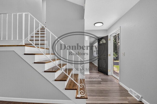 Photo - 6946 Kinsman Dr
