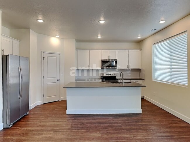 Photo - 212 Allen Ln