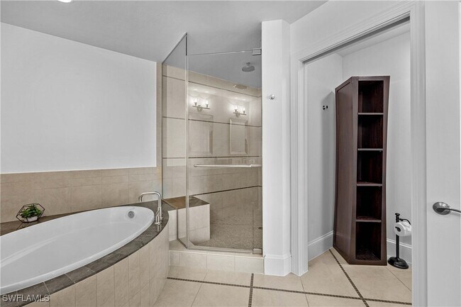 Photo - 9115 Strada Pl Unidad 5511