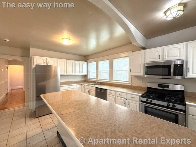 Building Photo - 441 Broadway Unit #1