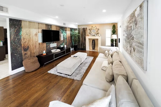 Photo - 200 NE 16th Ave Unidad ID1369656P