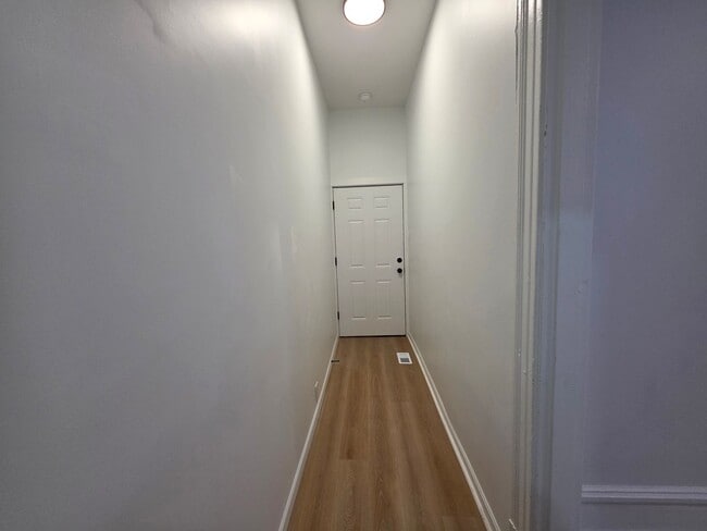 Building Photo - Amazing 1 bedroom apartment for rent in the North Side!