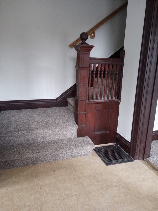 Photo - 362 W Gray St