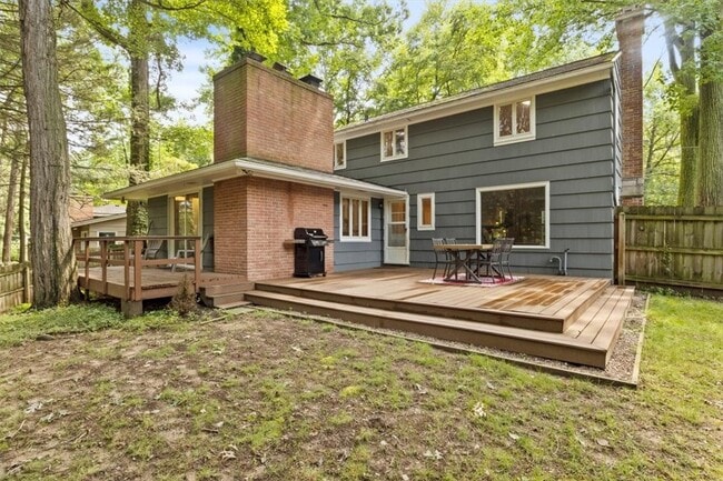 Photo - 485 Oakridge Dr