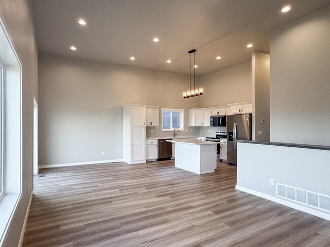 Photo - 1105 Jill Dr W