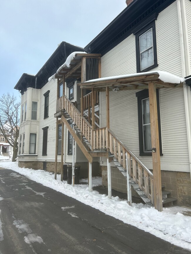 718 W Stephenson St Unit 3