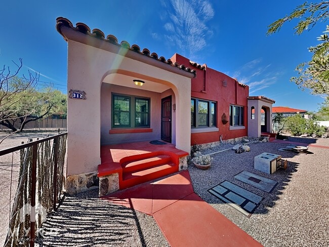 Building Photo - 312 E 19th St Rental