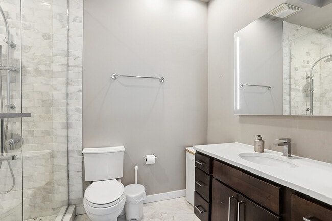 Photo - 949 W Madison St