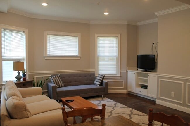 Photo - 34 Circuit St Unit 1