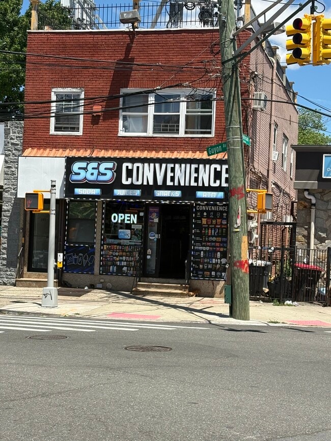Building Photo - 105 Guyon Ave Unit 2R