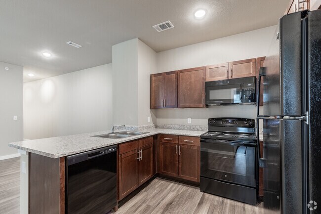 3BR, 2BA - 1,103 SF