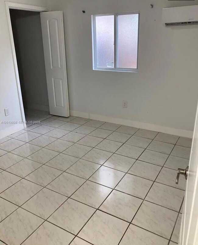 Photo - 141 W 26th St