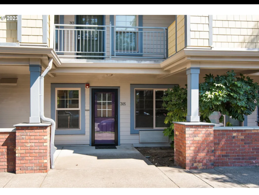 Quieter building. Convenient 1st floor living. A short walk to shopping, bus, and max light rail.. - 9837 NE Irving St Condo Unit 305