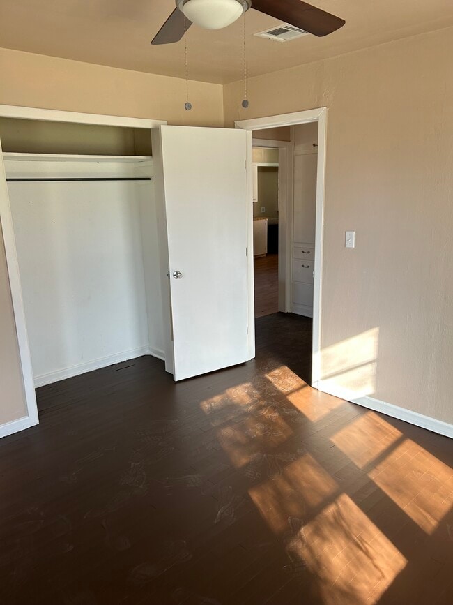 dormitorio # 1 - 2207 Briggs St