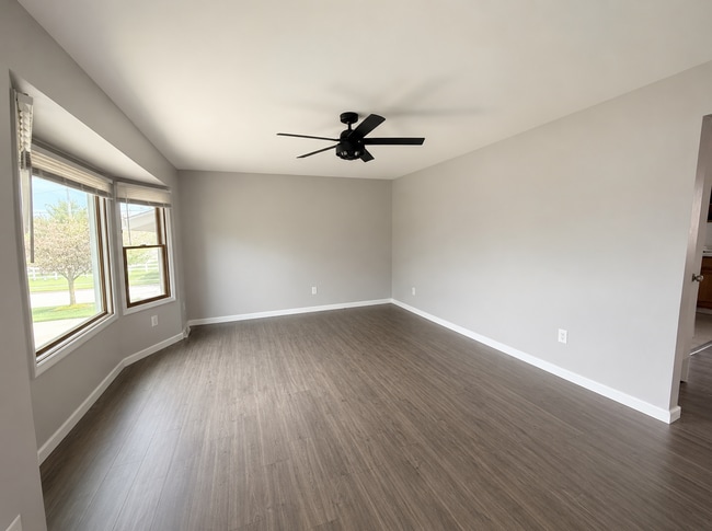 Building Photo - 3 Bed 1.5 Bath home **Available May***