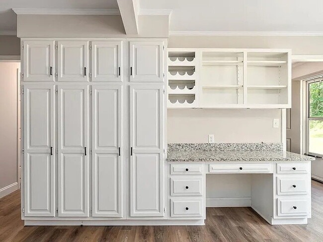 Photo - 1409 Robert Ln