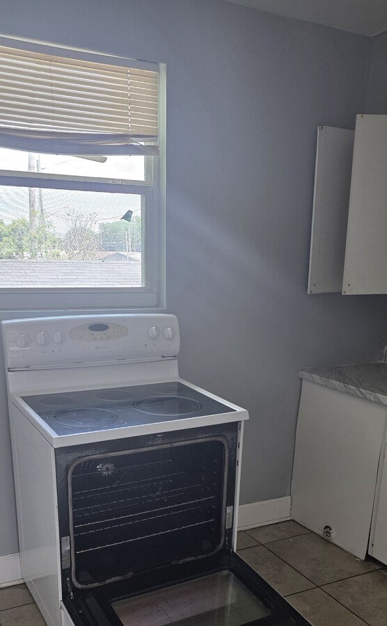 Photo - 1445 W 26th St