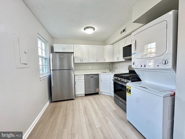 Building Photo - 100 Park Blvd Unit 14A Rental