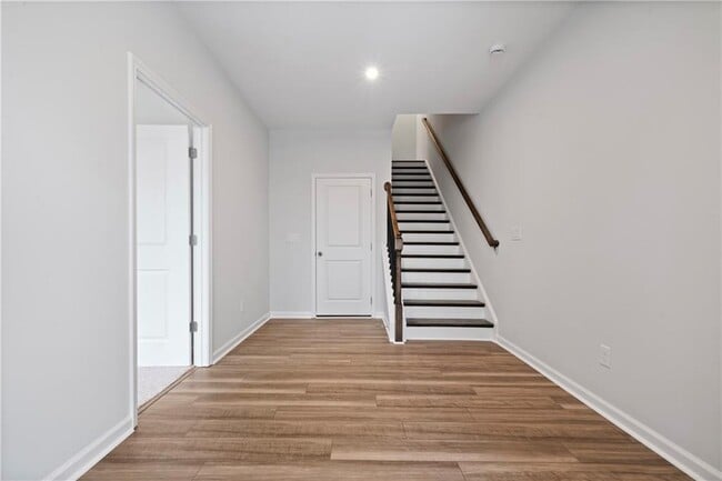 Photo - 2320 Whistler Wy NE