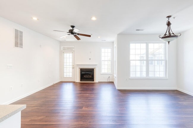 Building Photo - 400 Symphony Cir Unit # 360C