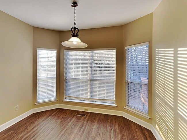 Photo - 1432 Brighton Cir